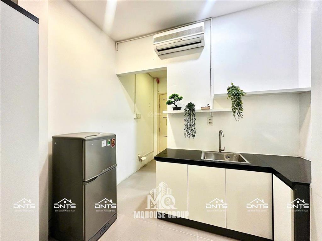 Căn hộ ban công full nội thất có hầm xe ngay công viên tao đàn, phố đi bộ, chợ bến thành