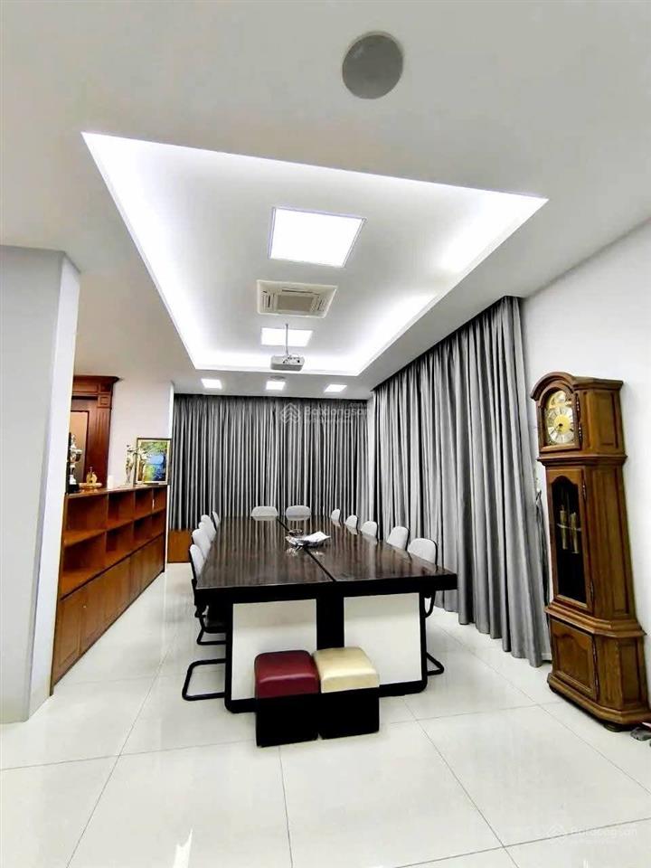 Bán gấp biệt thự linh đàm, lô góc, kinh doanh, dt 239m*5t thang máy, vỉa hè, view đẹp chỉ 68 tỷ.