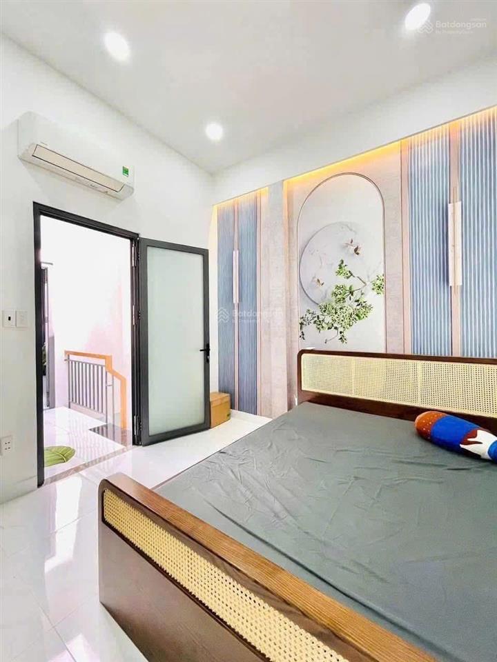 Bán nhà giá ngộp 2,8 tỷ/60m2  nam kỳ khởi nghĩa  gần chùa vĩnh nghiêm, sổ riêng, hẻm xe hơi