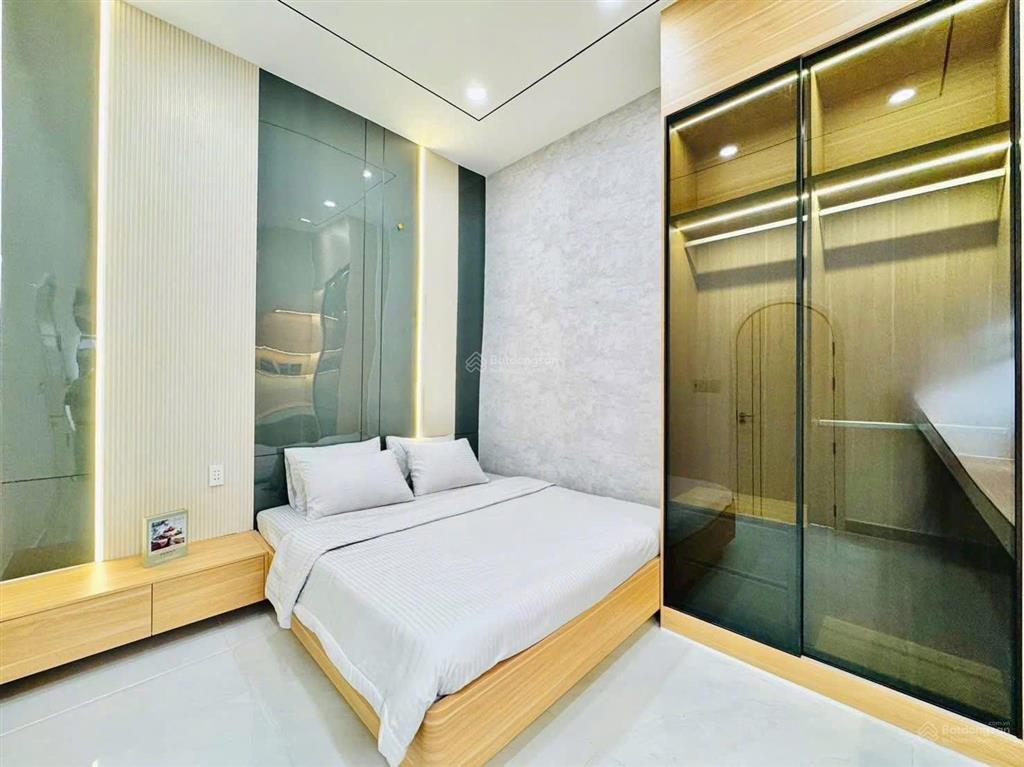 Bán nhà quận 3  giá 2,99 tỷ/60m2, 3pn  nam kỳ khởi nghĩa  vị trí trung tâm, hẻm xe hơi, sổ riêng