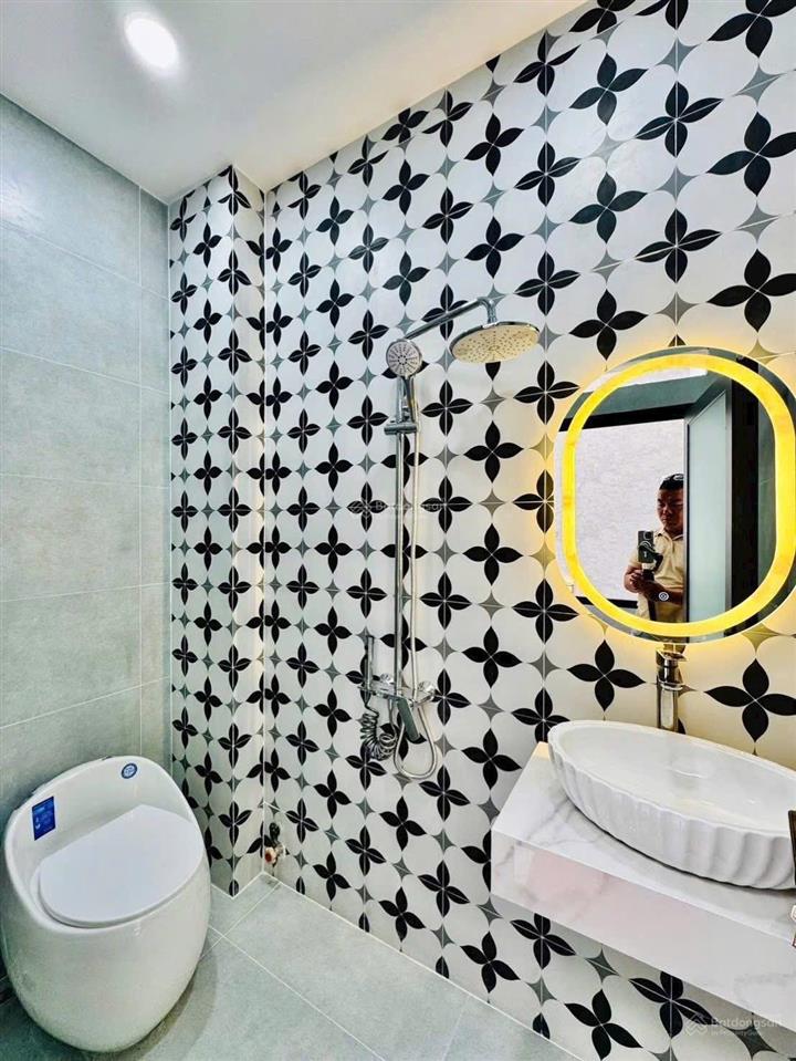 Bán nhà quận 3  giá 2,99 tỷ/60m2, 3pn  nam kỳ khởi nghĩa  vị trí trung tâm, hẻm xe hơi, sổ riêng
