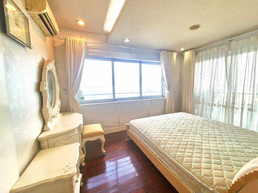 Bán căn hộ tòa r4 goldmark city hồ tùng mậu, 110m2, 9.8 tỷ, 3 pn, 2wc, sổ đỏ, nội thất sang trọng.