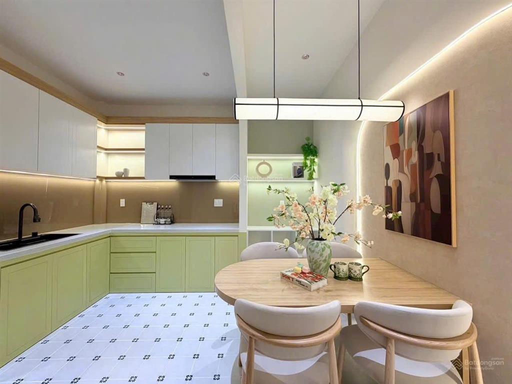 Nhà hẻm xe hơi hòa hưng, quận 10  3 tầng btct, 4pn  gara ô tô, sổ hồng riêng