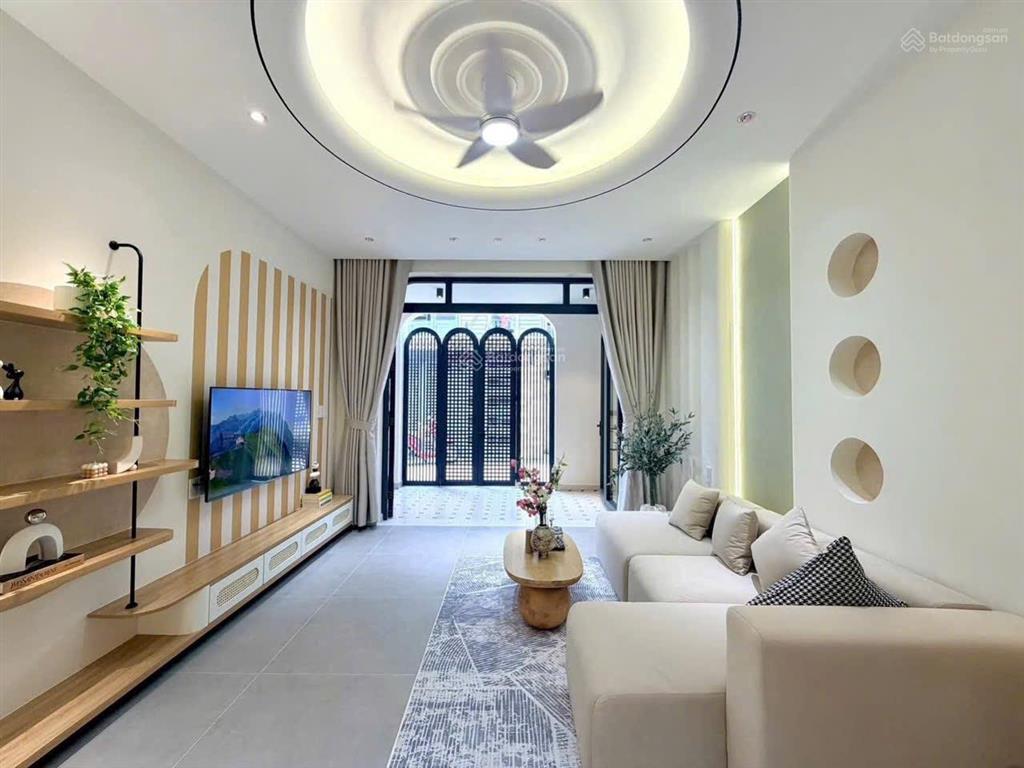 Nhà hẻm xe hơi hòa hưng, quận 10  3 tầng btct, 4pn  gara ô tô, sổ hồng riêng