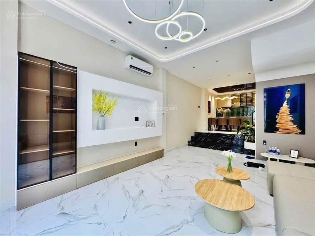 Bán nhà gần chợ trần hữu trang, p11, phú nhuận  1t2l + st  5.9 tỷ/72m2 nhà rộng, sẵn sổ, 4pn