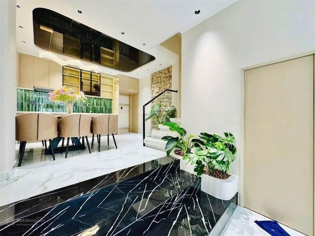 Bán nhà gần chợ trần hữu trang, p11, phú nhuận  1t2l + st  5.9 tỷ/72m2 nhà rộng, sẵn sổ, 4pn
