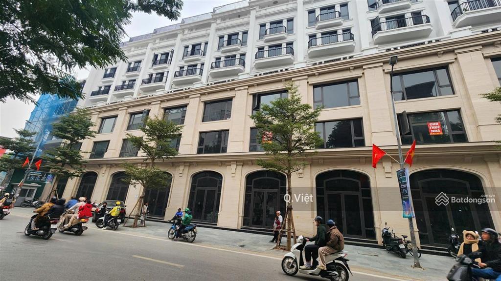 Nhà mặt phố chùa láng 121m² 10 tầng 2 mặt phố view thoáng, gần hồ, kinh doanh đỉnh