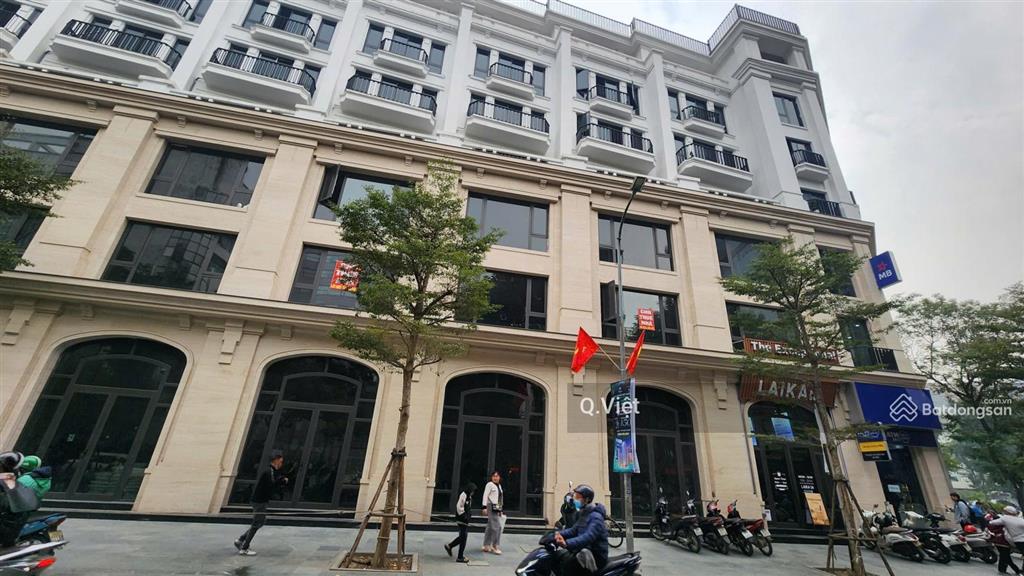 Nhà mặt phố chùa láng 121m² 10 tầng 2 mặt phố view thoáng, gần hồ, kinh doanh đỉnh