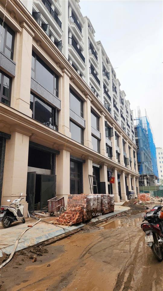 Nhà mặt phố chùa láng 121m² 10 tầng 2 mặt phố view thoáng, gần hồ, kinh doanh đỉnh