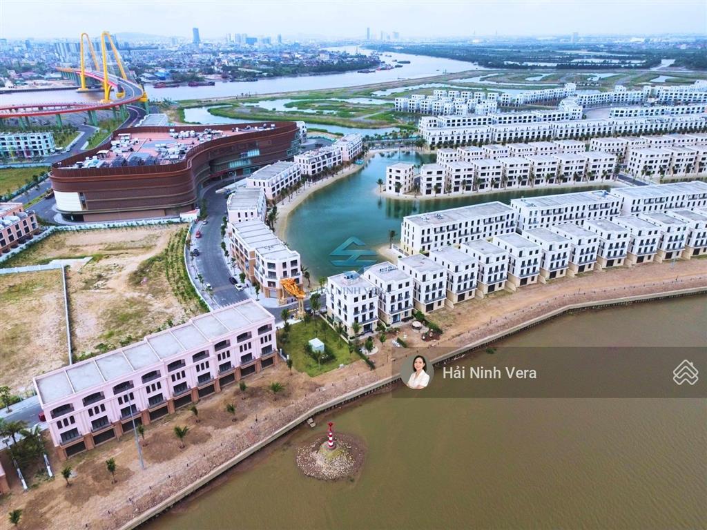 Liền kề đảo vua hiếm có được sử dụng thêm hơn 100m² sân vườn riêng ngay sau nhà tại vinhomes vũ yên
