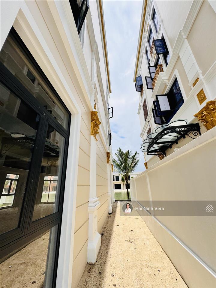 Biệt thự đơn lập nở hậu hiếm có trước công viên, sau là biển xanh tại khu hoàng gia vinhomes vũ yên
