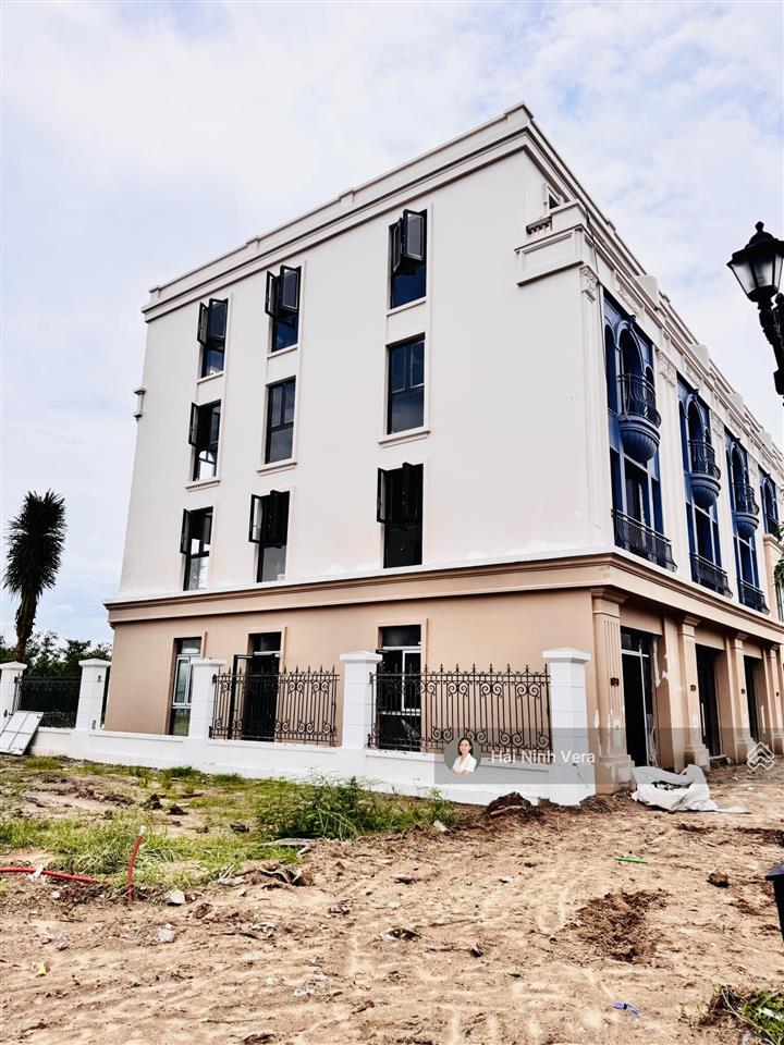 Hiếm có shophouse nào vừa sở hữu gần 200m² sân vườn riêng đường tương lai 36m tại vinhomes vũ yên