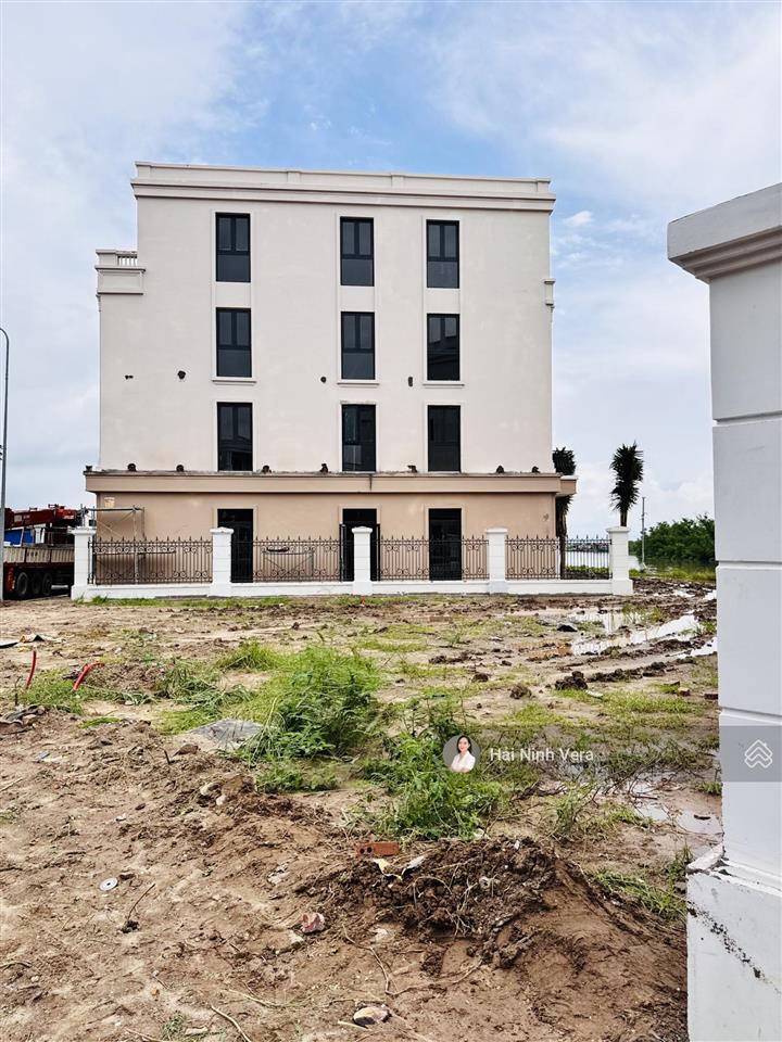 Hiếm có shophouse nào vừa sở hữu gần 200m² sân vườn riêng đường tương lai 36m tại vinhomes vũ yên