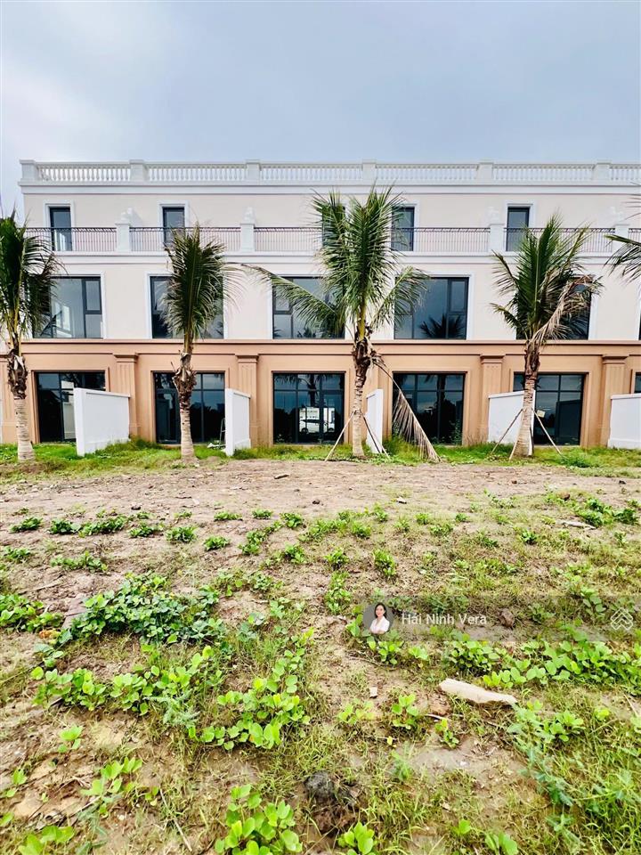 Hiếm có shophouse tla296 tặng vườn riêng 30m2 mặt đường lớn 35m tại vinhomes vũ yên giá 11,8 tỷ