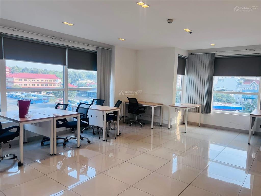 Bán căn hộ 1pn, 70m2, giá 4,9 tỷ tại sky center, phổ quang, tân bình, hcm