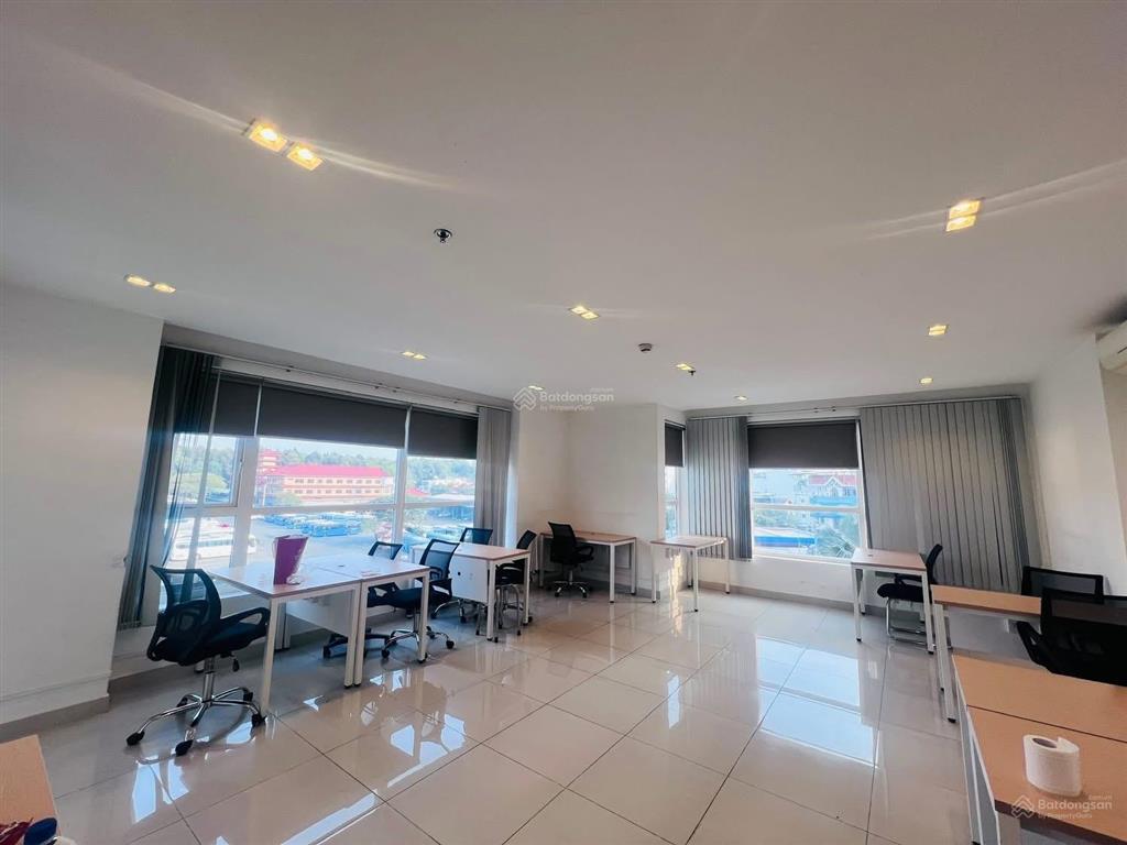 Bán căn hộ 1pn, 70m2, giá 4,9 tỷ tại sky center, phổ quang, tân bình, hcm