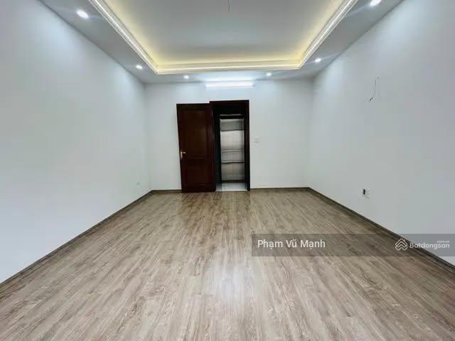 Hơn 10tỷcó nhà xây mới 5tầngthang máydt44.5m2chỉ 15m ra phố lê thanh nghịhai bà trưng