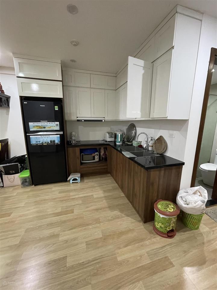 (giá thật) 5,3 tỷ 70m2, 2 ngủ 2 wc, sổ sẵn, nội thất mới, tầng đẹp view hồ thoáng tòa rose town