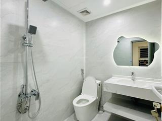 (giá thật) 5,3 tỷ 70m2, 2 ngủ 2 wc, sổ sẵn, nội thất mới, tầng đẹp view hồ thoáng tòa rose town