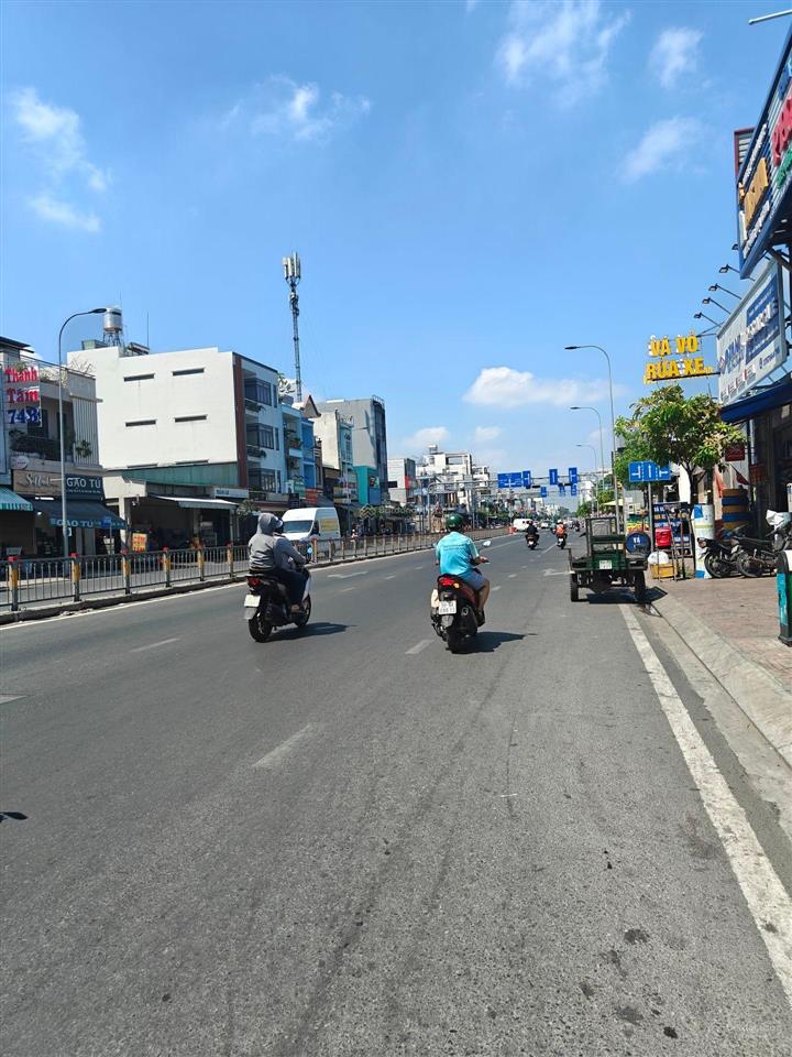 Hàng hiếm gần aeon tân phú 4m * 16m nhà 2 mặt tiền ở + kinh doanh hẻm 6m xh thông sẵn 3 tầng