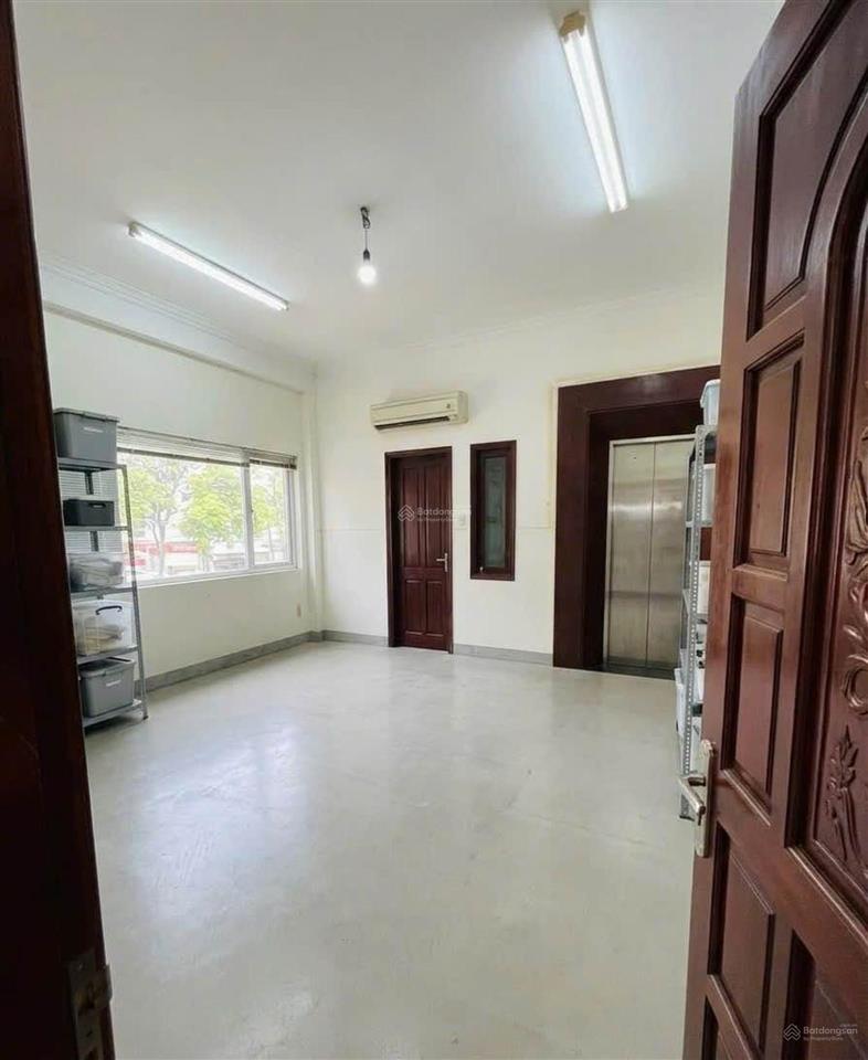 Hiếm thang máy gần tân
hươngdt100m2(5x20)6 tầng hxh 7m thônglê sáttân sơn nhìtân phú