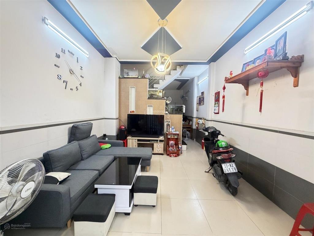 Xe hơi đỗ cửa  bán nhà 40m2  3 tầng đúc btct  3 pn  phạm văn xảo  tân phú