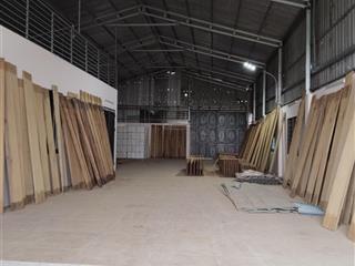 Cho thuê xưởng sản xuất. tại tây tựu sát đường 32. dt 450m2. điện 3 pha đầy đủ. xe container ra vào