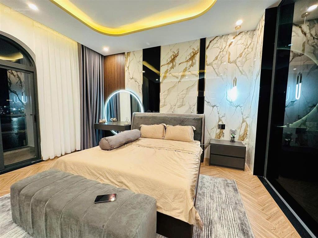 Siêu phẩm nhà đẹp 5 tầng 2 mặt tiền phố bình hà, view hồ sinh thái đống đa, dt 90m2