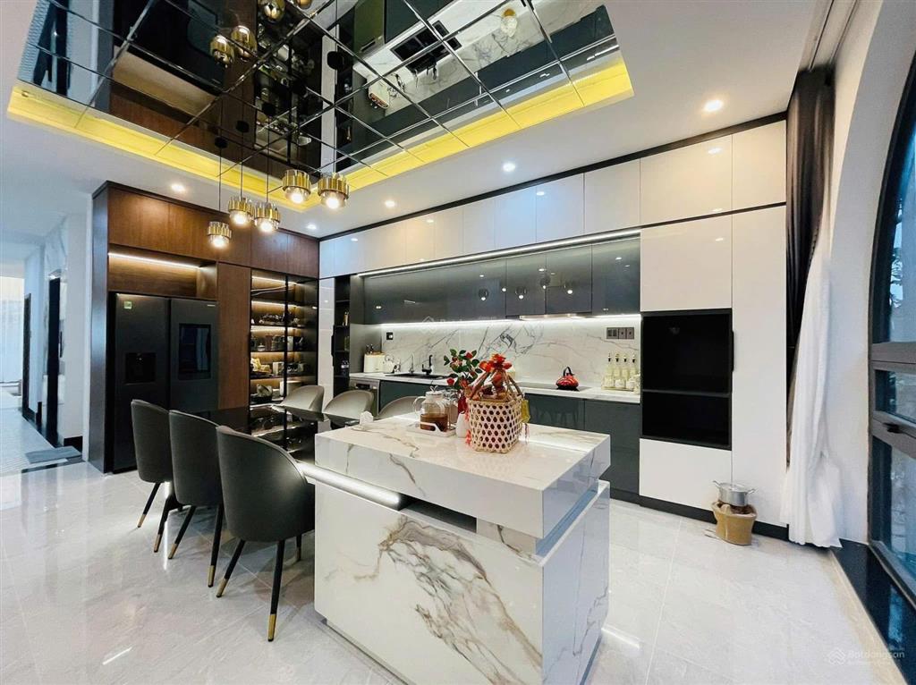 Siêu phẩm nhà đẹp 5 tầng 2 mặt tiền phố bình hà, view hồ sinh thái đống đa, dt 90m2