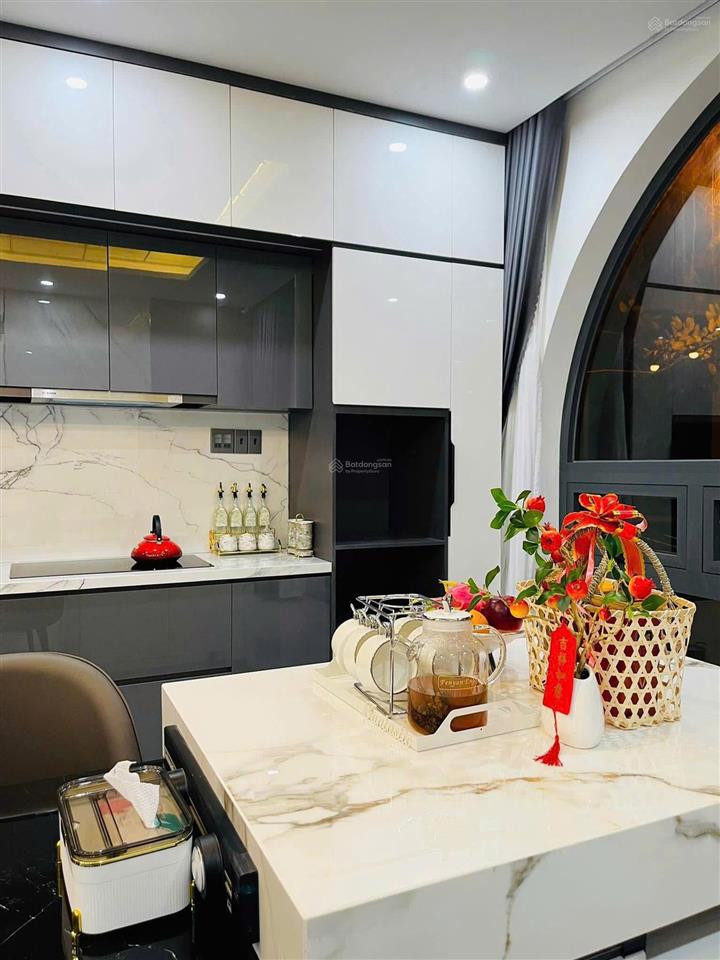 Siêu phẩm nhà đẹp 5 tầng 2 mặt tiền phố bình hà, view hồ sinh thái đống đa, dt 90m2