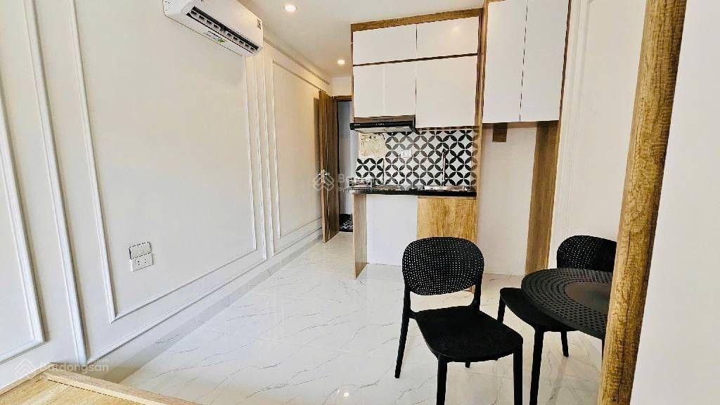 Ccmn  chdv  tây sơn, đồng đa  sát phố  thoáng trước sau  dòng tiền 140 triệu /tháng