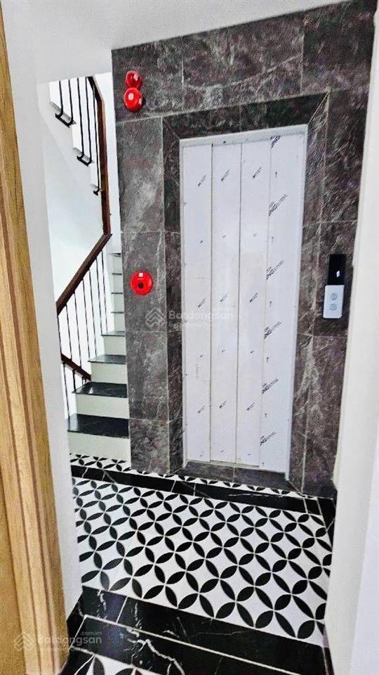 Ccmn  chdv  tây sơn, đồng đa  sát phố  thoáng trước sau  dòng tiền 140 triệu /tháng