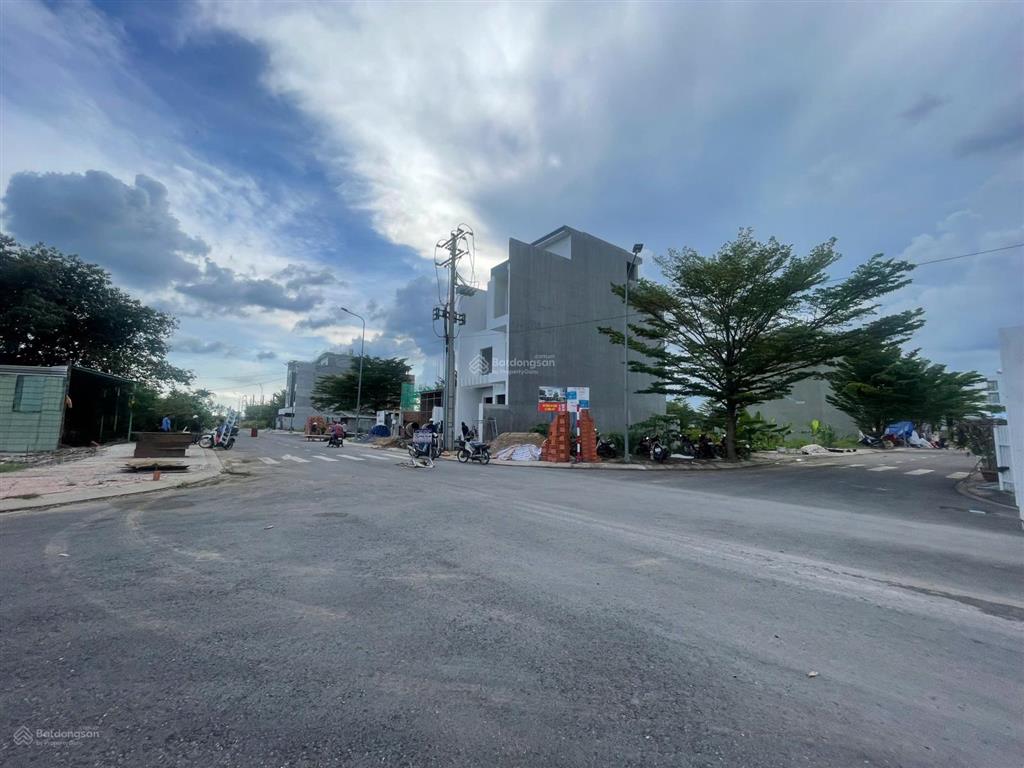 Bán lô góc thanh nhựt giá 70 triệu/m2, góc giao phạm hữu lầu và lê văn lương, liền kề gs metro