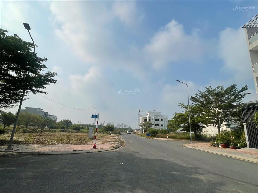 Nhà phố thanh nhựt 108m2 gần trục chính thông qua đại đô thị gs, công viên  thanh nhựt, phước kiển