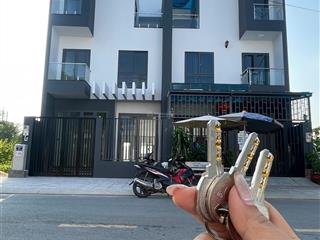 Chính chủ bán nhà mặt tiền 1 trệt 2,5 lầu  kdc thanh nhựt, nhà bè. giá có thương lượng