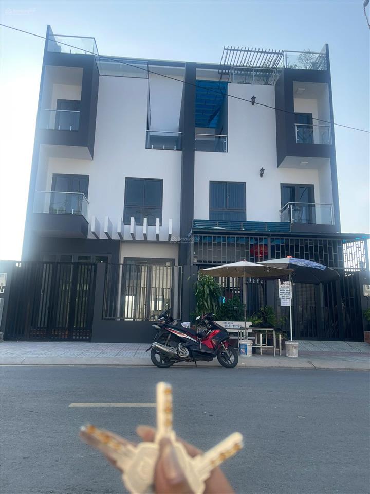 Chính chủ bán nhà mặt tiền 1 trệt 2,5 lầu  kdc thanh nhựt, nhà bè. giá có thương lượng