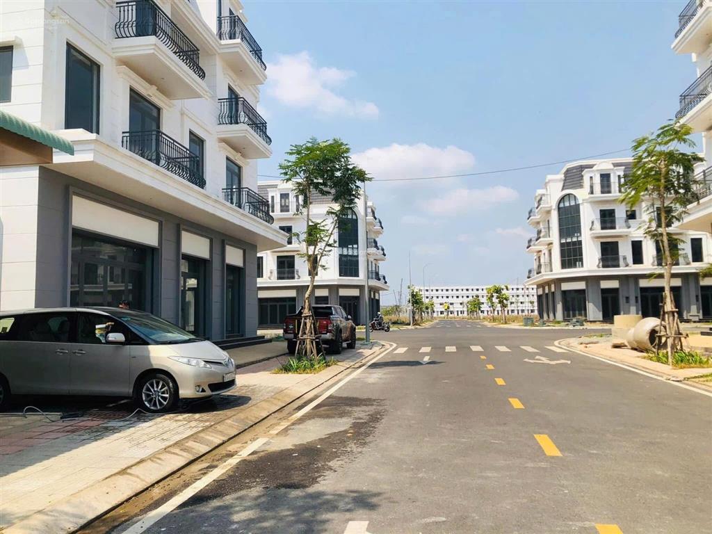Cho con đi du học chủ bán lô 120m² giá 3 tỷ  ngay hệ thống tttm đang xây  đường 20m  sổ sẵn