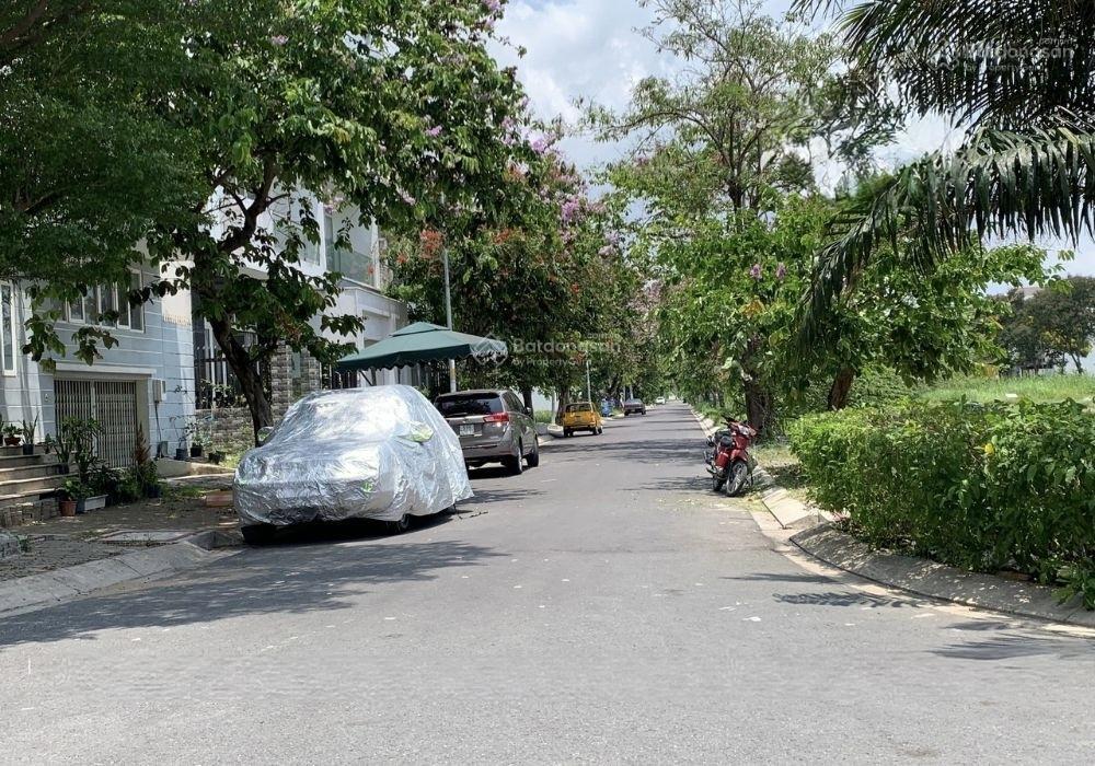 Lô 120m2 giá 6,5tỷ  đối diện trường einstein school (esh)  full thổ cư  sổ hồng công chứng ngay
