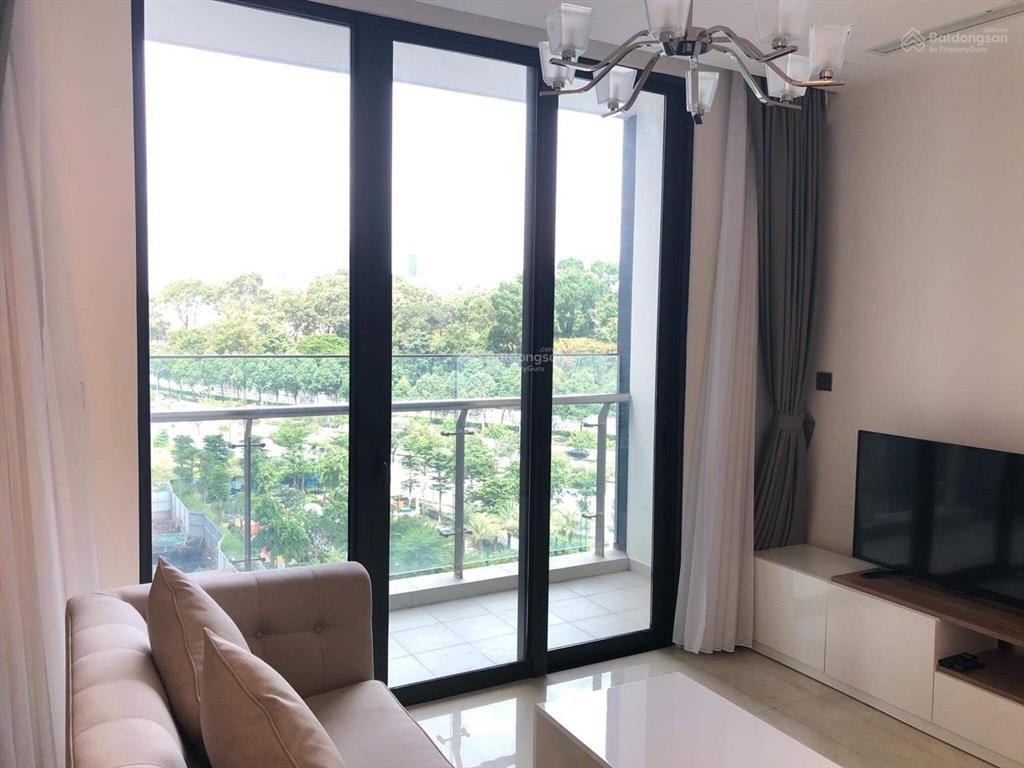 Bán nhanh căn hộ vinhomes ba son 2 phòng ngủ sổ hồng lâu dài chỉ 11 tỷ.  0979 669 ***