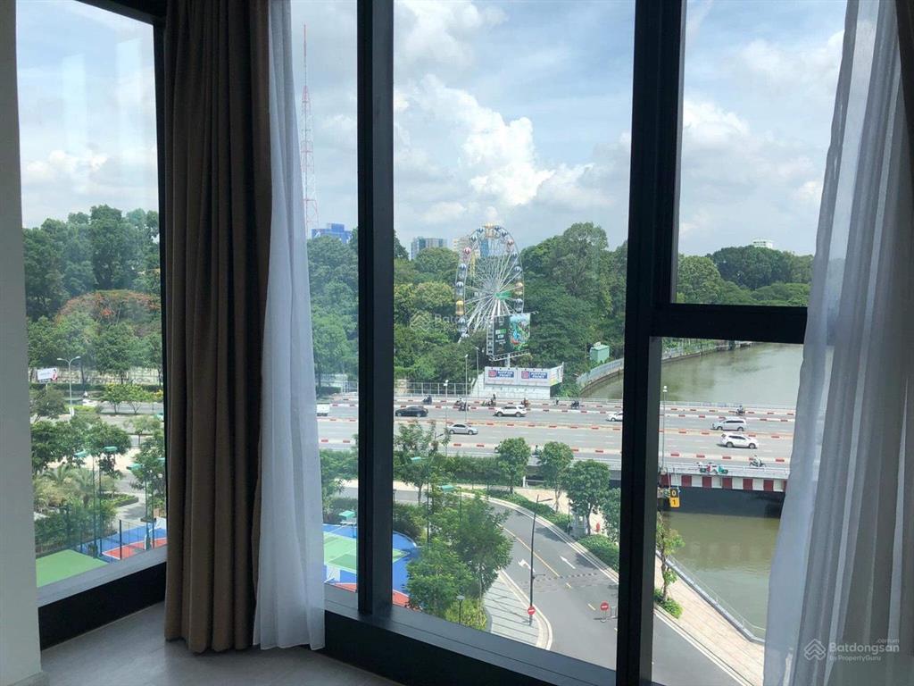 Bán nhanh căn hộ vinhomes ba son 2 phòng ngủ sổ hồng lâu dài chỉ 11 tỷ.  0979 669 ***