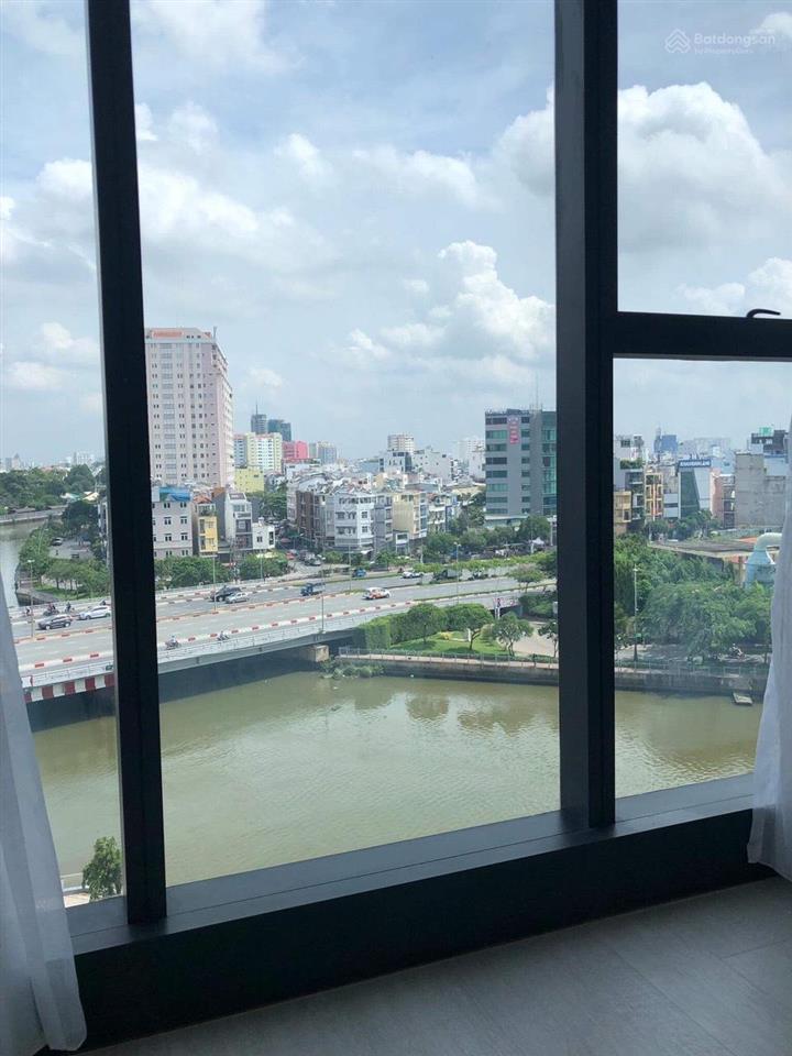 Bán nhanh căn hộ vinhomes ba son 2 phòng ngủ sổ hồng lâu dài chỉ 11 tỷ.  0979 669 ***