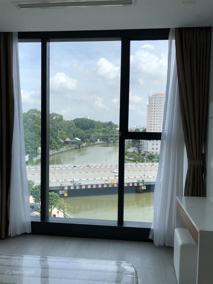 Bán nhanh căn hộ vinhomes ba son 2 phòng ngủ sổ hồng lâu dài chỉ 11 tỷ.  0979 669 ***