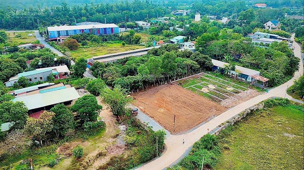 Lô đất giáp thị trấn củ chi. dt 5x34. full thổ cư. giá 1,850 tỷ