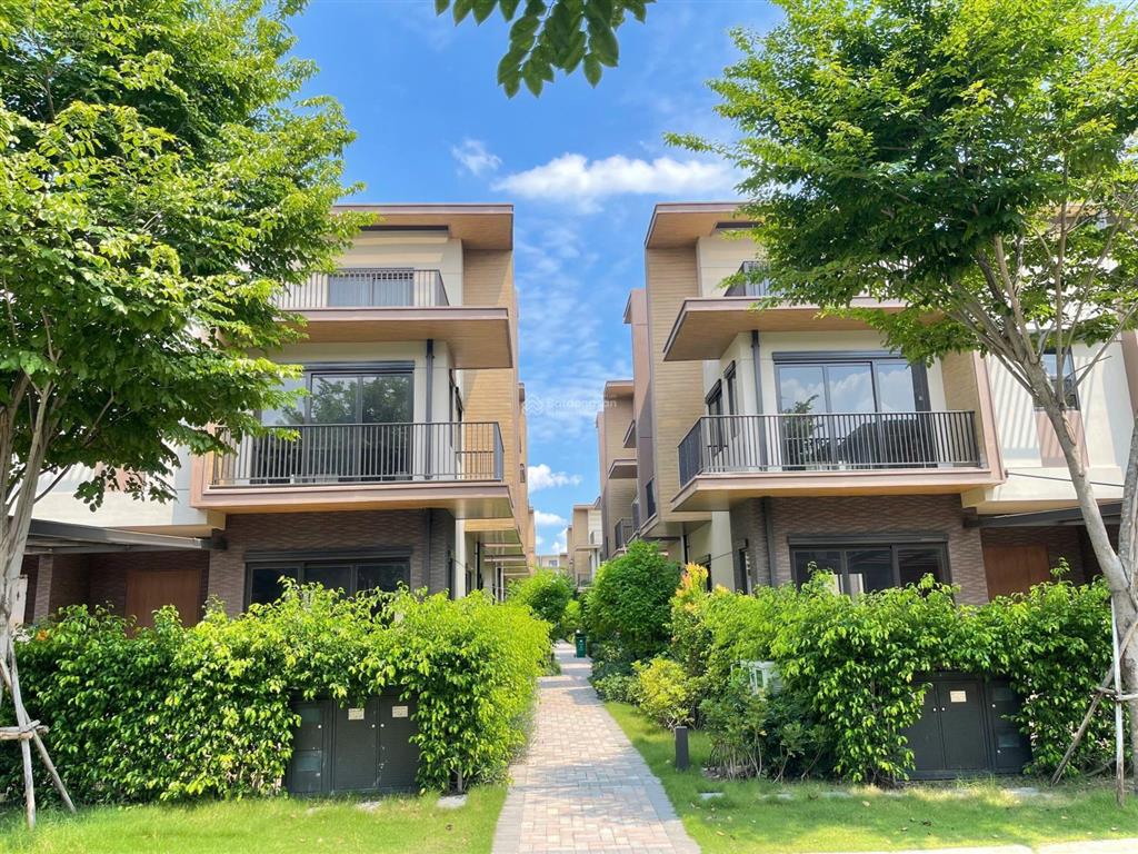 Bán nhà phố izumi city đã có sổ hồng gần hồ bơi trục đường lớn