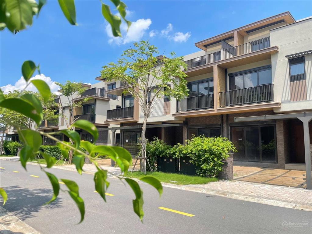 Bán nhà phố izumi city đã có sổ hồng gần hồ bơi trục đường lớn