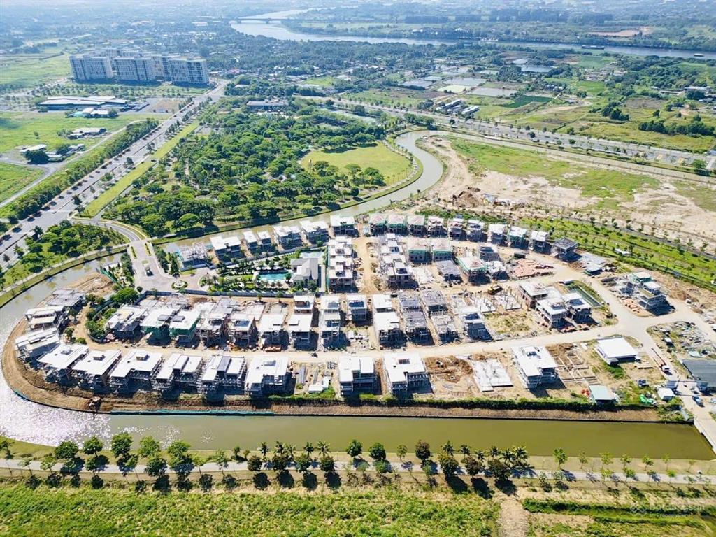 Biệt thự phong cách châu âu đẹp nhất tại công viên 25ha waterpoint ,chỉ thanh toán 6,8tỷ nhận nhà
