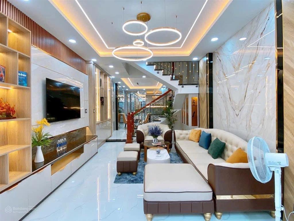 Nhà đẹp về ở ngay, phố minh khai  hbt, ngày gần đường ô tô qua, dt 28m2, giá hơn 6 tỷ  ngõ thông