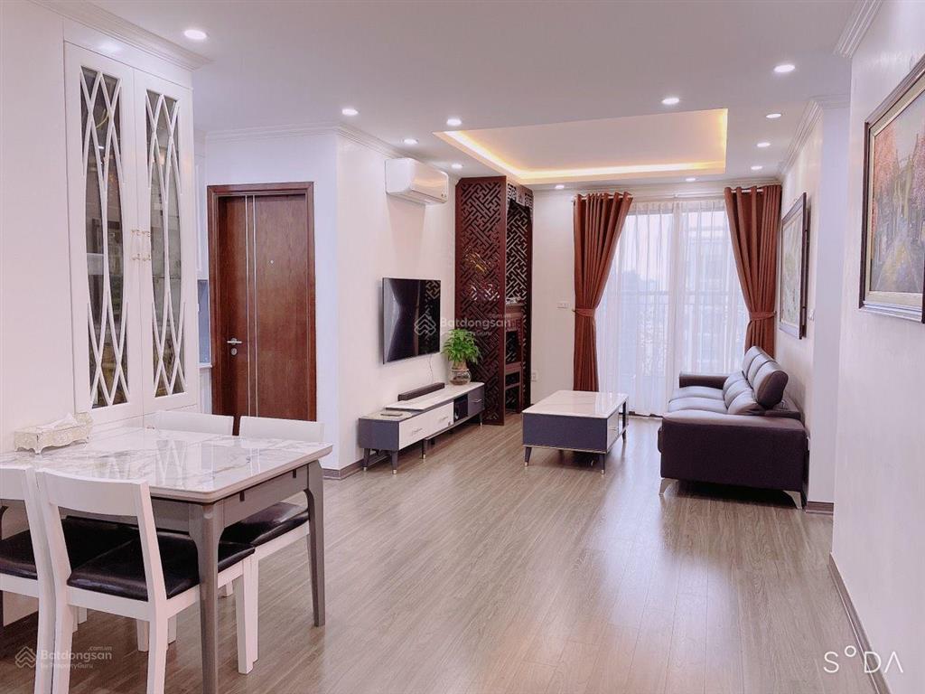 Cần bán gấp căn hộ ở 19 tòa oct5  resco cổ nhuế, dt 65m2, 2pn full đồ. giá bán 5 tỷ  0979 062 ***