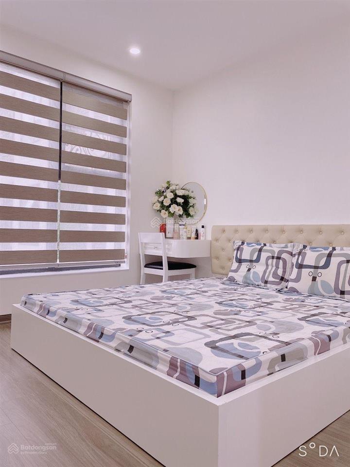 Cần bán gấp căn hộ ở 19 tòa oct5  resco cổ nhuế, dt 65m2, 2pn full đồ. giá bán 5 tỷ  0979 062 ***