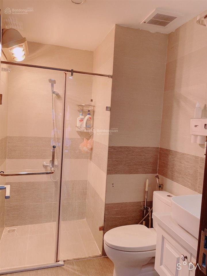 Cần bán gấp căn hộ ở 19 tòa oct5  resco cổ nhuế, dt 65m2, 2pn full đồ. giá bán 5 tỷ  0979 062 ***